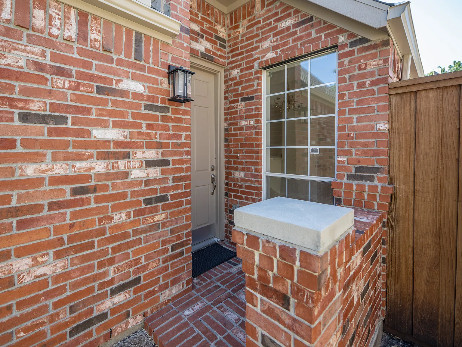 3 bed, 1726 sqft, $2,895 — Photo 2