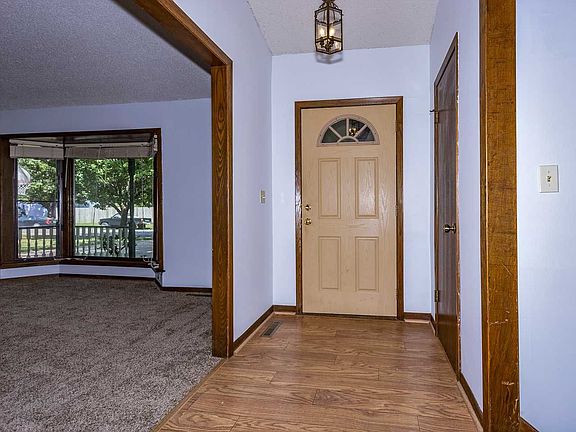 4th image of 517 W Marsha Dr
