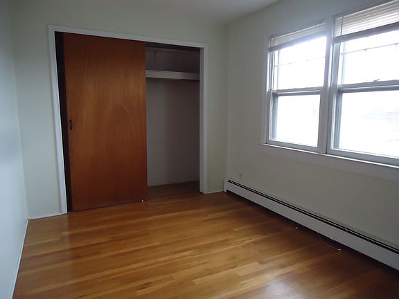 5th image of 24 S Buckhout St