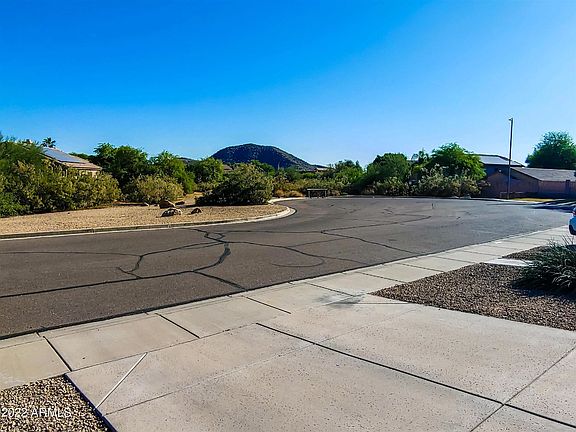 4th image of 2414 E Paraiso Dr