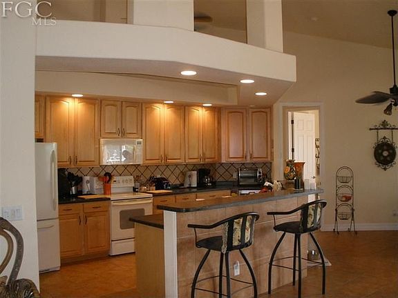 4th image of 2606 SW 38th Ter