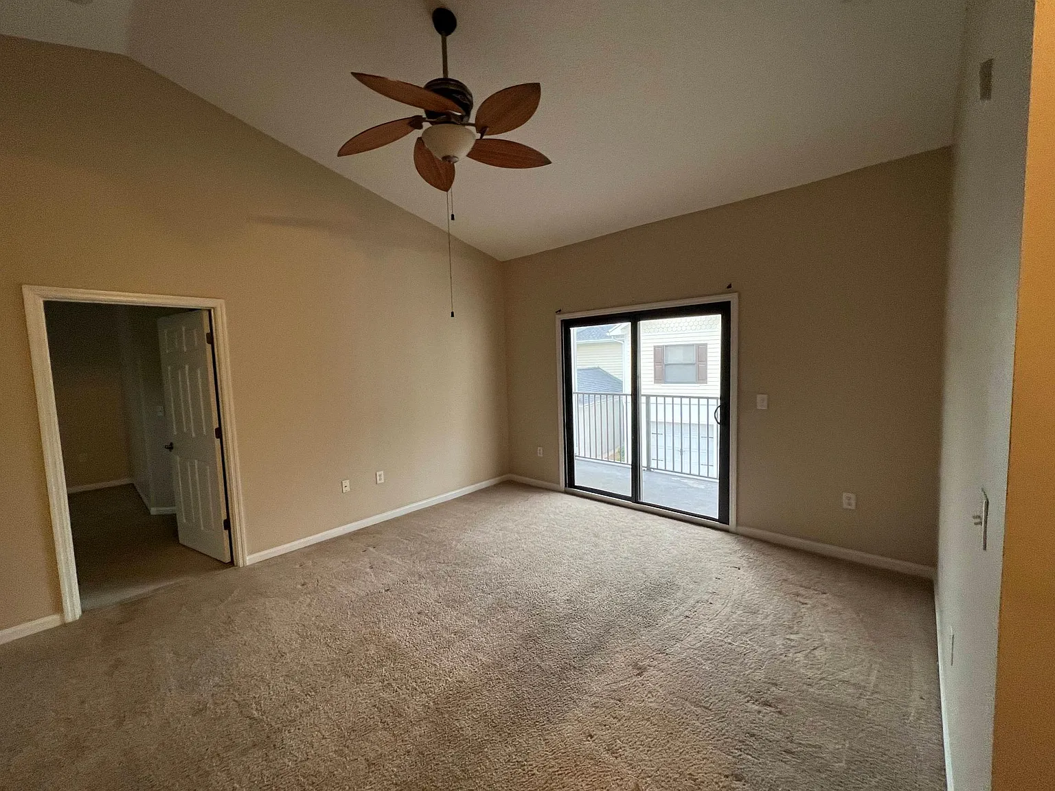 3 bed, 1376 sqft, $2,000 — Photo 3