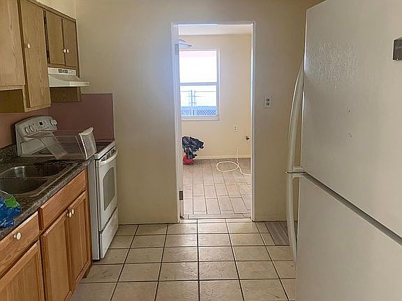 4th image of 320 E Harrison St