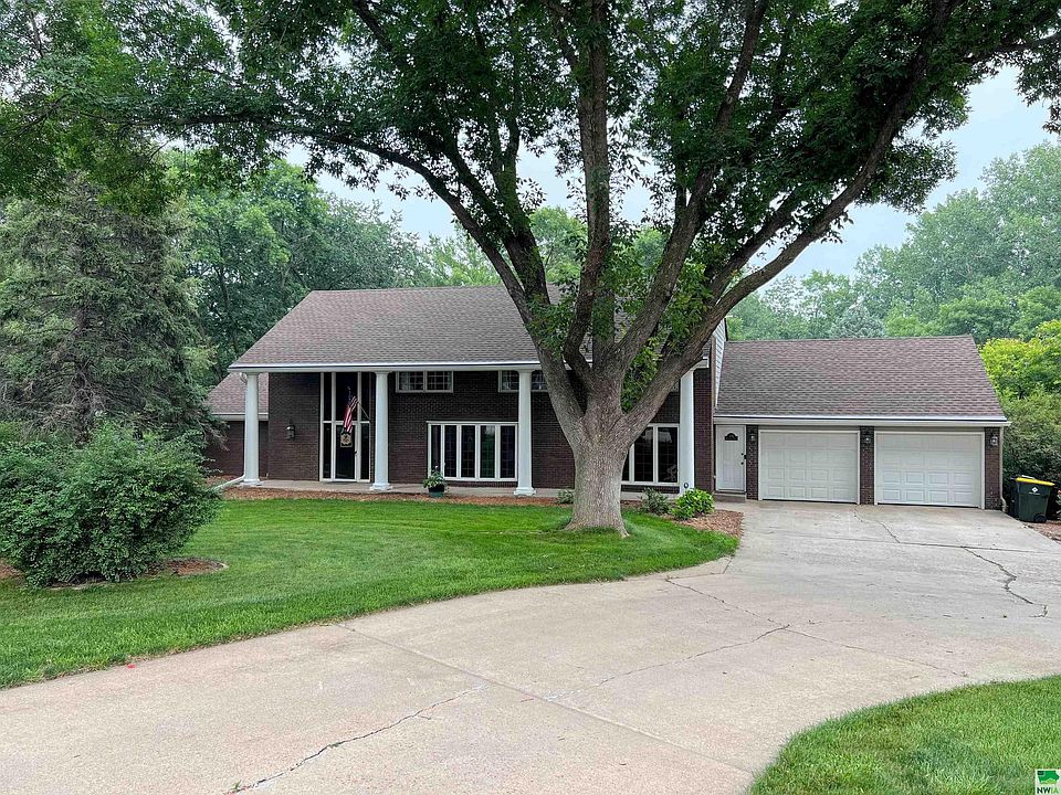 1st image of 330 Maplewood Pl