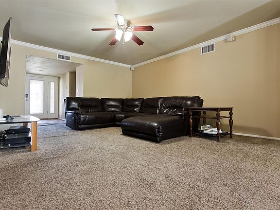 3rd image of 1317 Lakehurst Dr