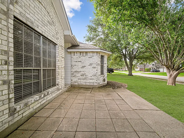 1242 Hunter Wood Dr — Photo 7