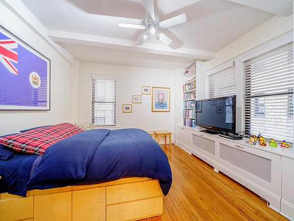 4th image of 425 E 51st St APT 3G