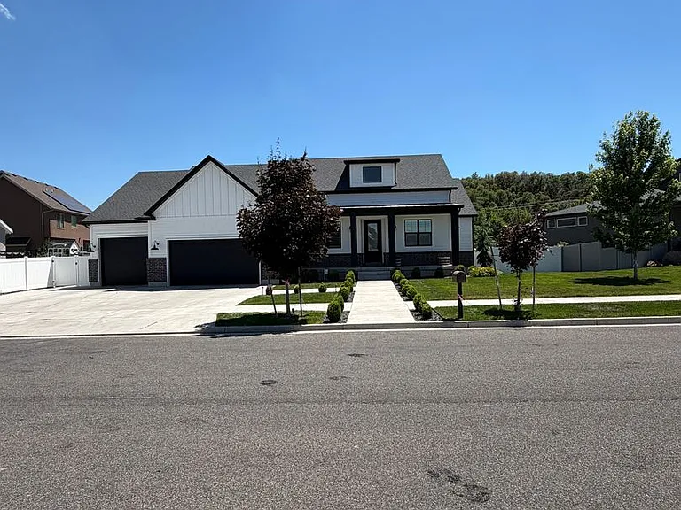 607 E Old Post Office Rd — Photo 2