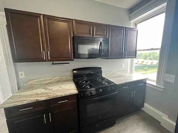 300 Watchung Ave #7 — photo 2 of 7