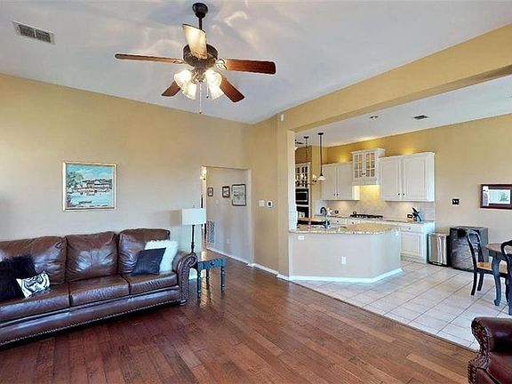 4th image of 200 Fairfax Dr