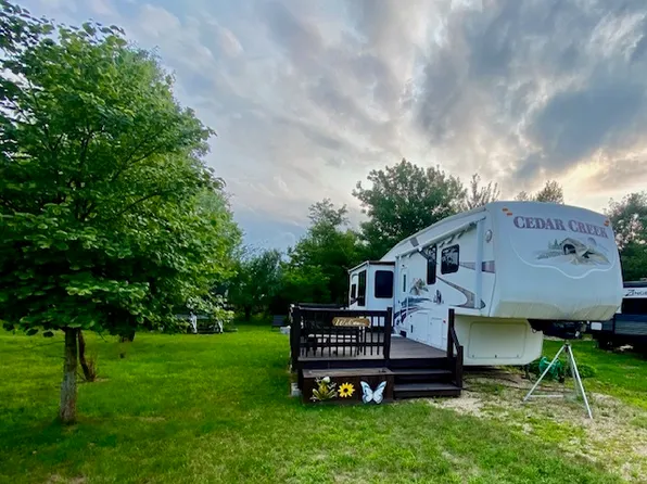 25/95 Woodhaven Dr E, Sublette, IL 61367