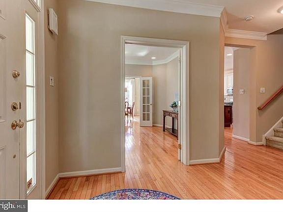3rd image of 225 Cherry Ln