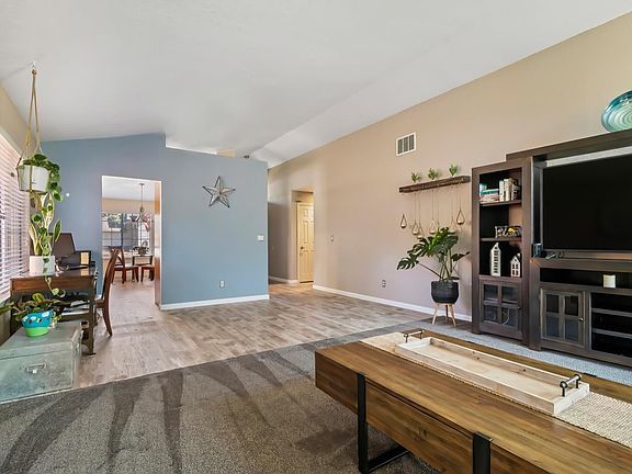 5th image of 700 Bluebird Dr