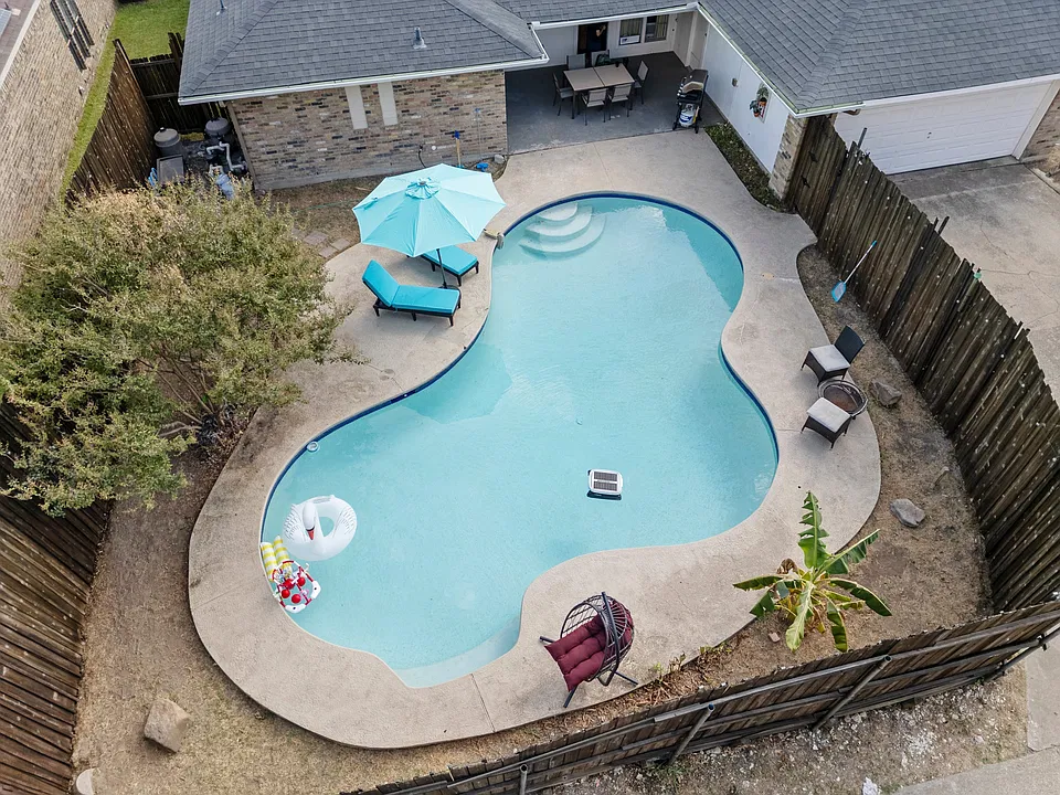 4121 Midnight Dr
