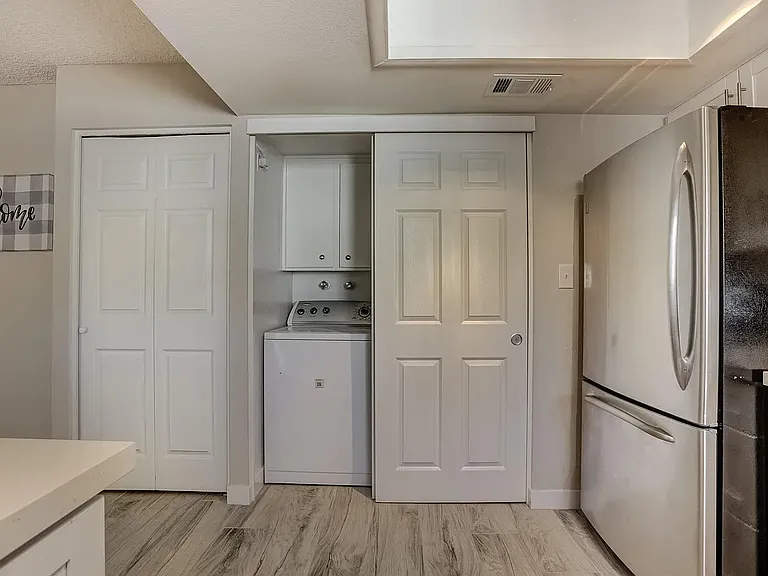1527 W Hazelwood St — Photo 3