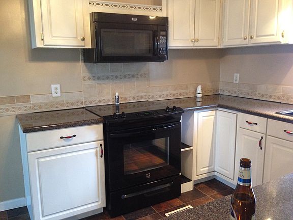2nd image of 426 Meadow Ln