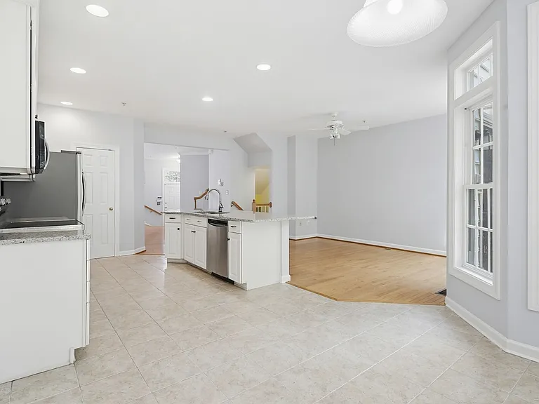 10635 Hillingdon Rd — Photo 7
