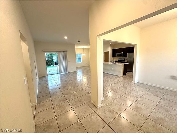 3rd image of 759 Arundel Cir