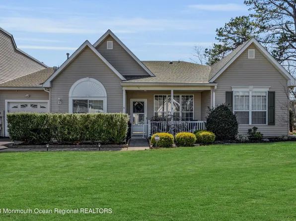 16 Sunnybrook Lane, Lakewood, NJ 08701