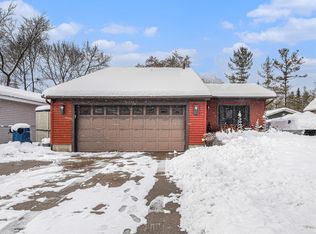 3990 Cresthaven Dr, Waterford, MI 48328