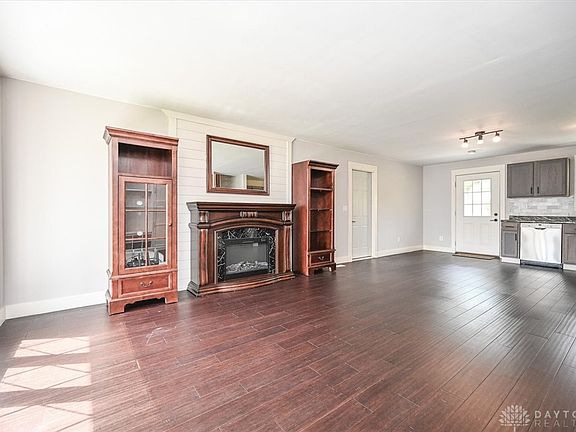 3rd image of 11449 Framingham Dr