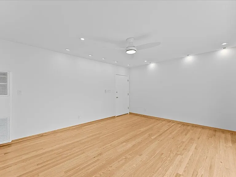 1701 Washington Way #10 — Photo 2