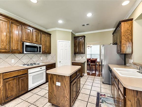 5th image of 2747 Excalibur Dr