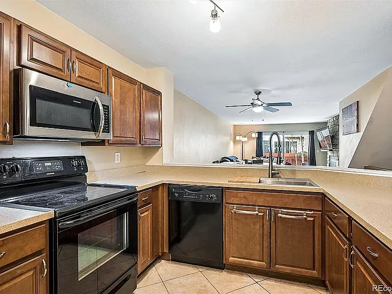 2 bed, 3.5 bath, 2106 sqft, $2,600 — Photo 3