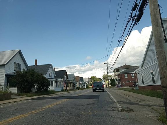 4th image of 24 Cottage St