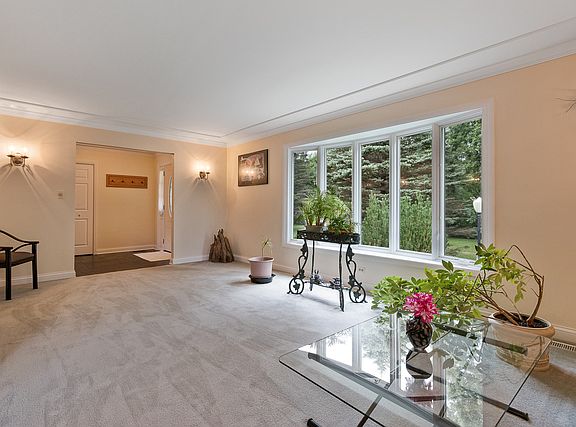 5th image of 28W221 Hillview Ave