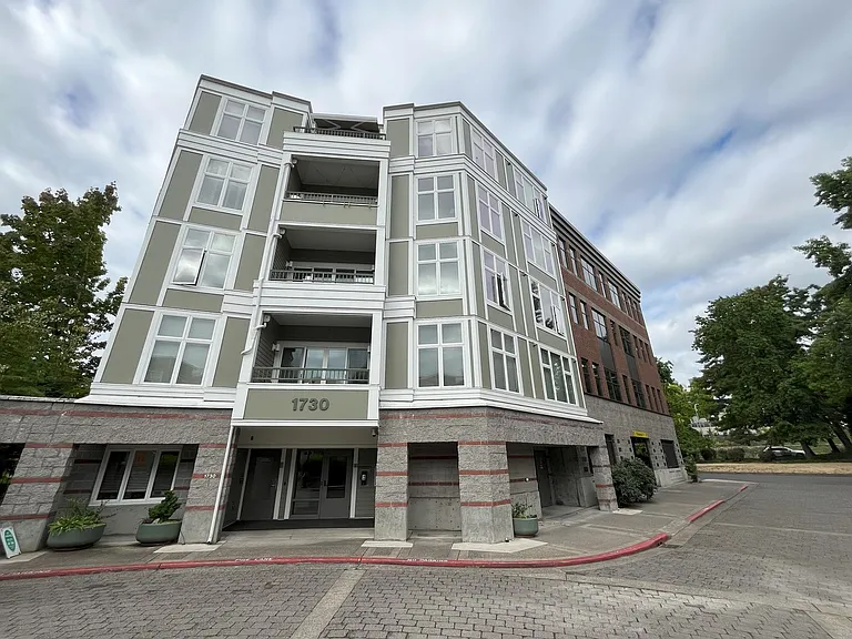 1730 S Harbor Way #303 — Photo 2