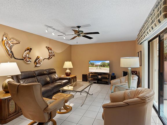 4th image of 2555 Camelot Court
