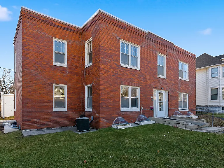 3515 Leavenworth St #6 — Photo 14