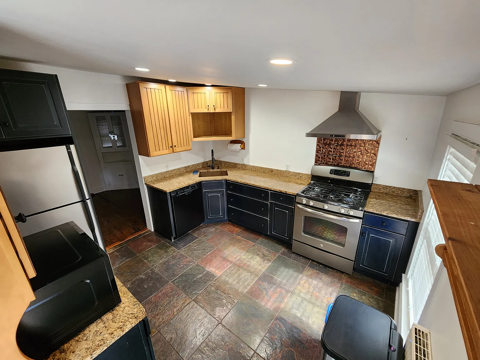 2 bed, 1.5 bath, 1000 sqft, $2,450 — Photo 1