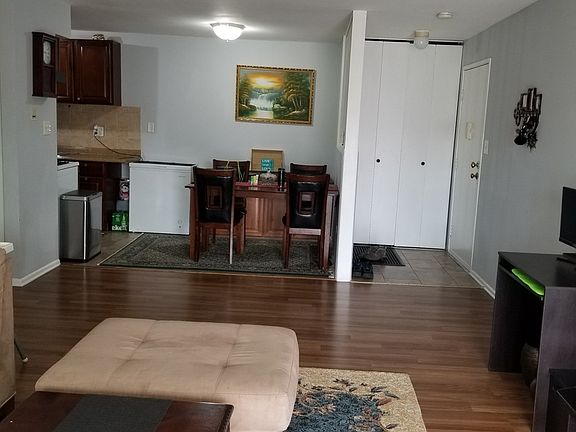 4th image of 720 Hill Dr #B-301