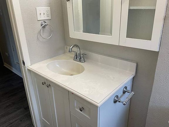 2nd image of 2417 Moreland Dr #1