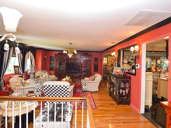 4th image of 839 Newburg Ave