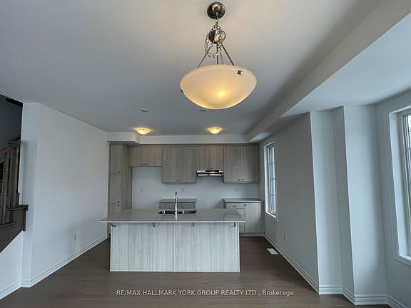 5th image of 76 Greenridge Cres