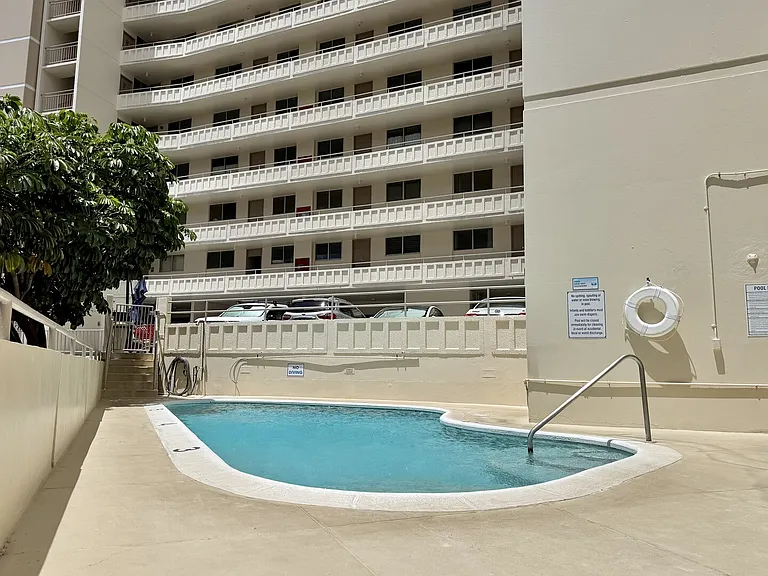 Ala Moana Blvd — Photo 22