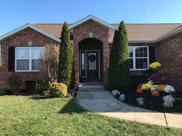 9932 Bending Oaks Dr, Lebanon, IL 62254