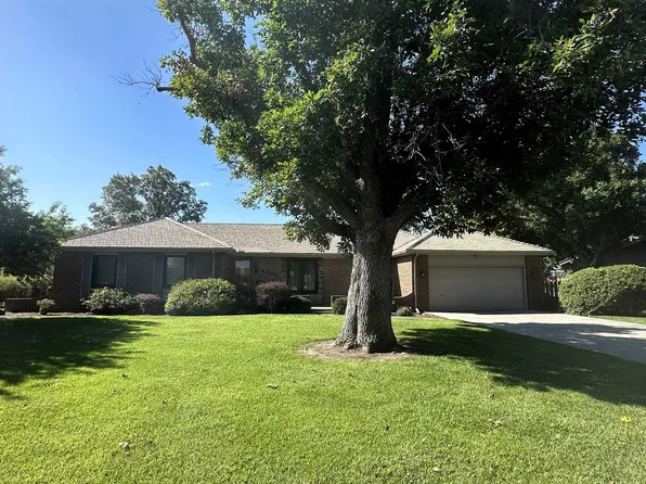 4201 Quail Creek Dr, Great Bend, KS 67530