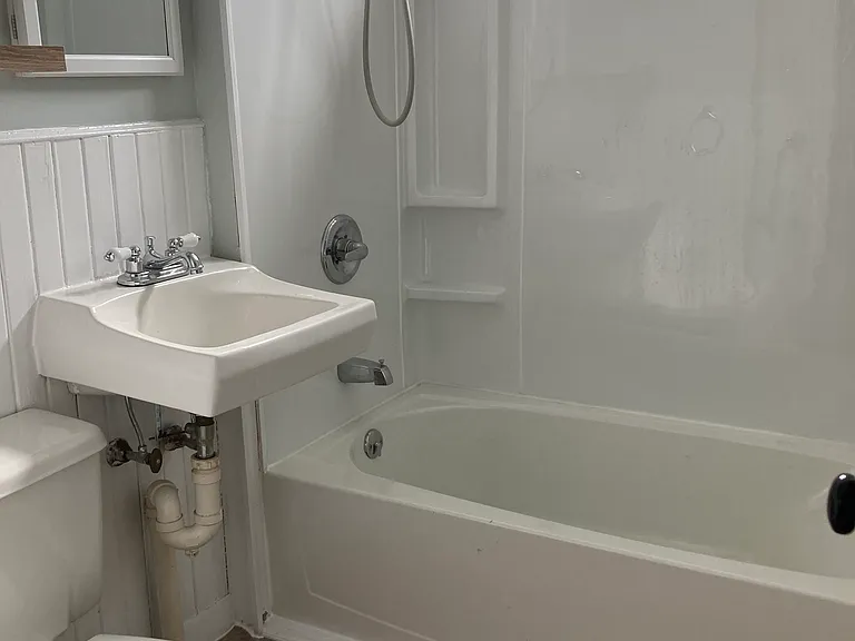 2-185 Adams St #2 — Photo 6