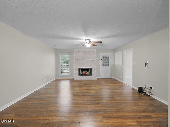 4th image of 79 Crestwood Dr