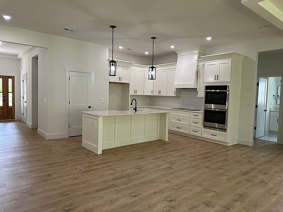 2nd image of 146 Saxon Dr