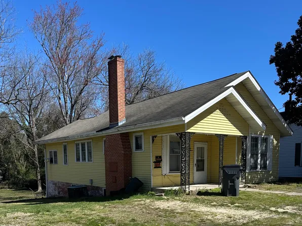 267 Chavasse Ave, Henderson, NC 27536