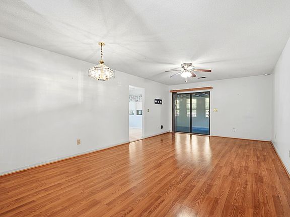 5th image of 129 Hickory Dr.