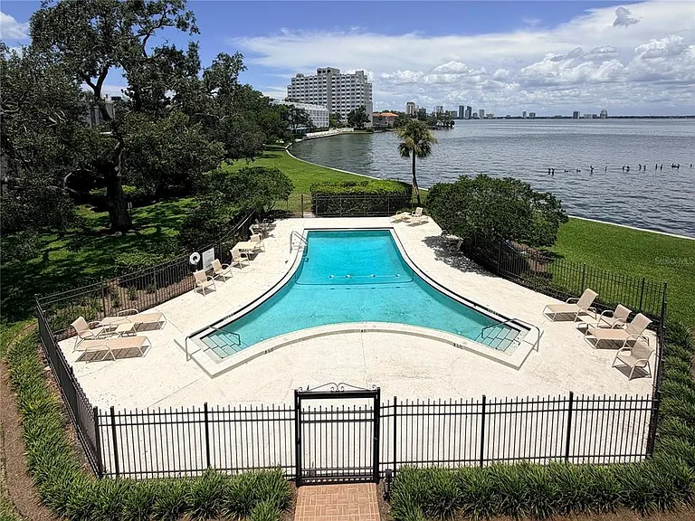 5020 Bayshore Blvd #303 — Photo 2