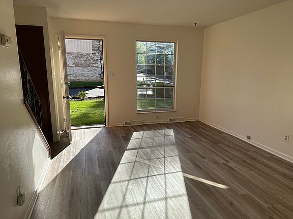 4th image of 656 Loomis Ave