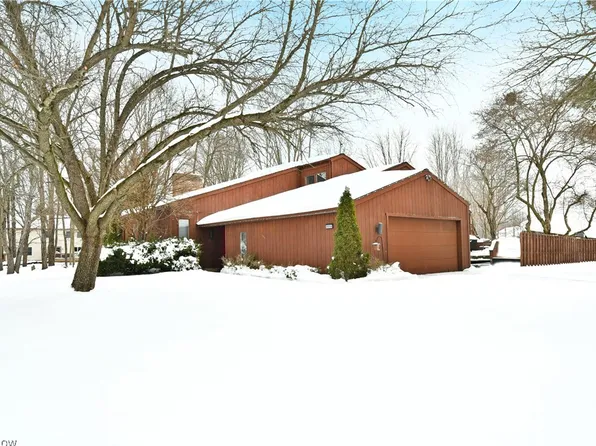 4650 Logan Gate Rd, Youngstown, OH 44505