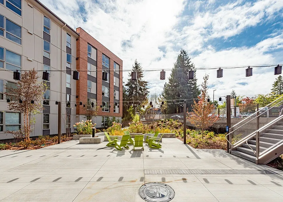 7000-Living--ExteriorandCampus-058